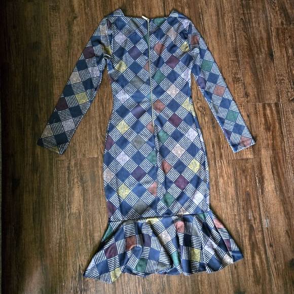 Dress - Picture 2 of 3